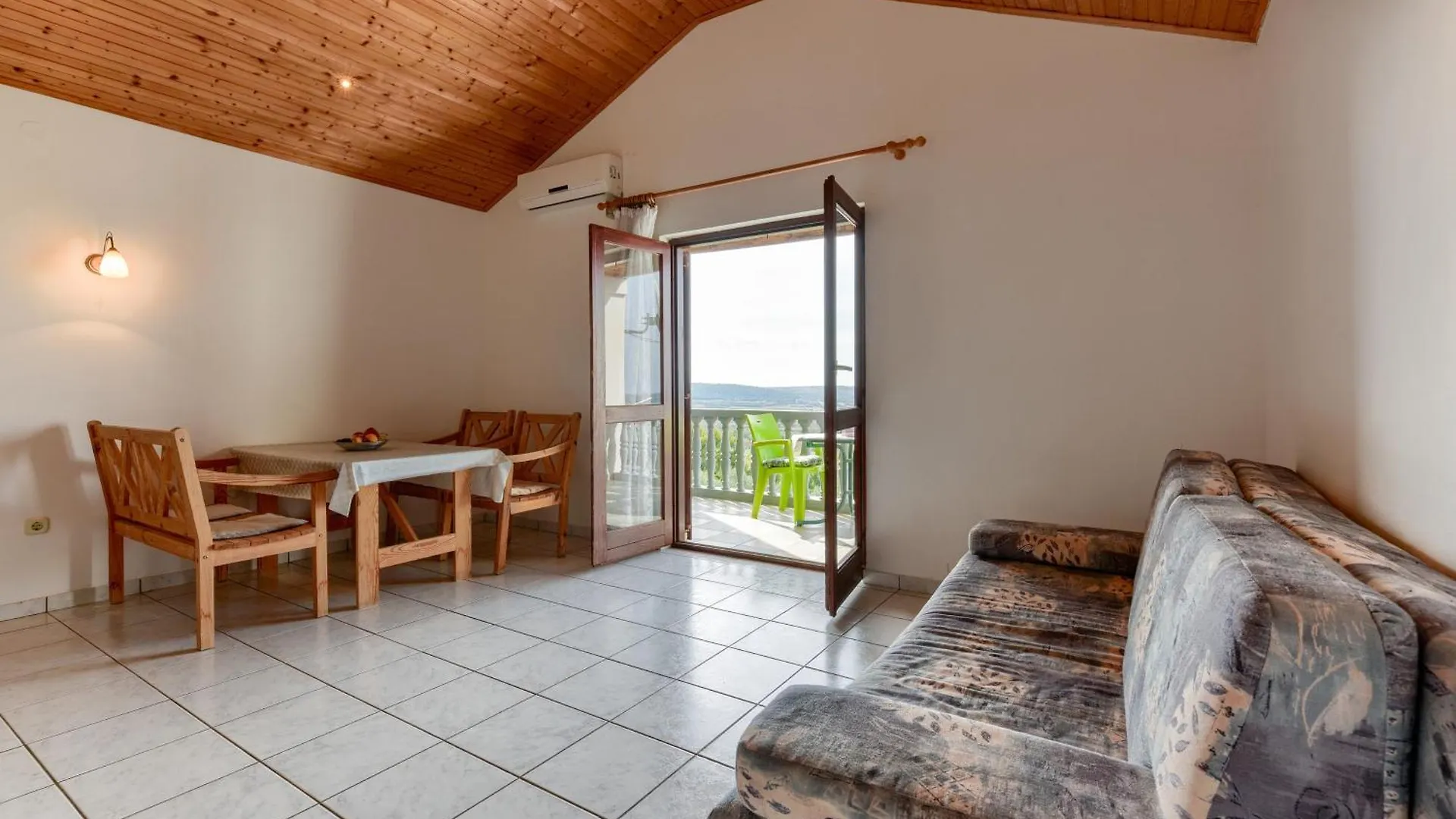 Wohnung Fuer 22 Personen Mit Pool Razanac Croatia